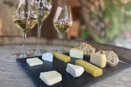 Aperitif mit Wein und Käse aus dem Münstertal - Bonjour Alsace