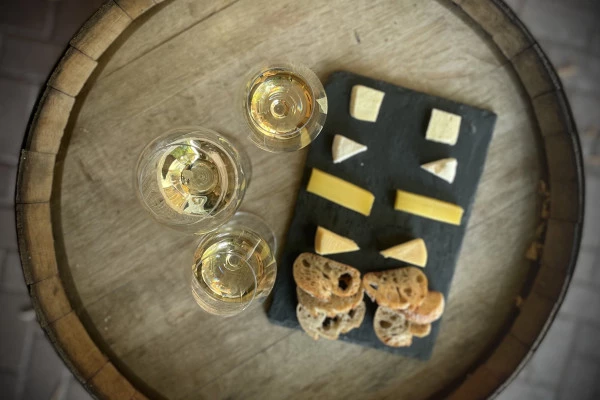Aperitif mit Wein und Käse aus dem Münstertal - Bonjour Alsace