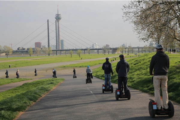 Düsseldorf: City- und Rheintour XXL (max. 180 Min) - Bonjour Alsace